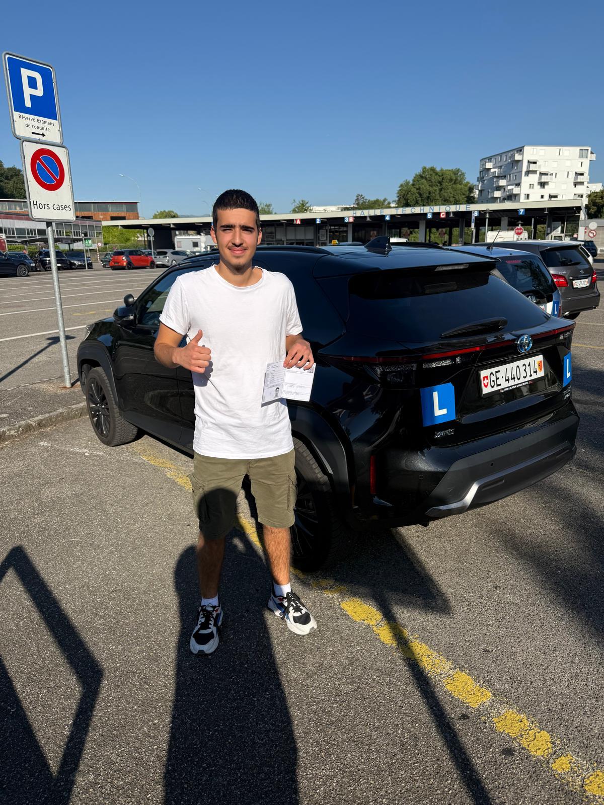 Élève ayant obtenu son permis avec L Voltaire